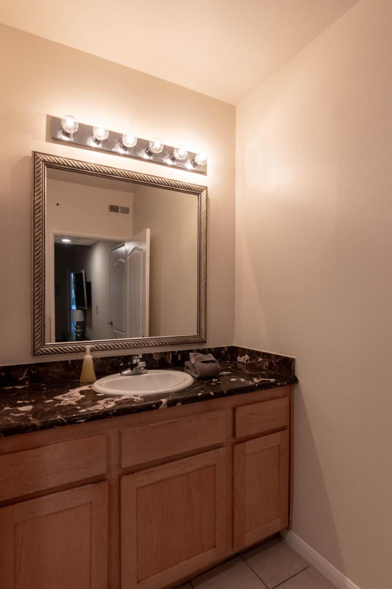 Urban Haven At Orsini Los Angeles